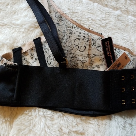 Victoria's Secret VERY SEXY unlined demi - Picture 8 of 8